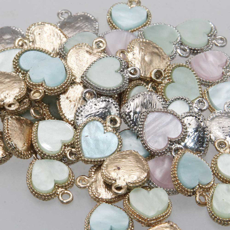 Stock charms cuori metallo con madreperla colorata 30 pz (stock-1) - pietreeminuterie.com