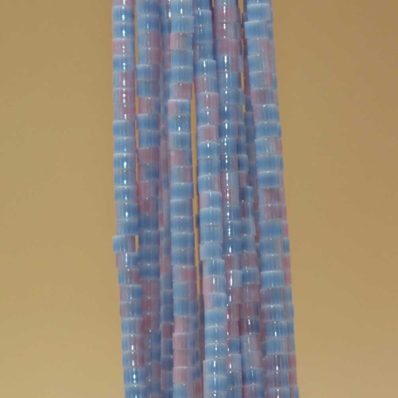 Perline in vetro tubicino 2.2x1.5 mm azzurro rosa filo 40 cm (tub-vet-2) - pietreeminuterie.com