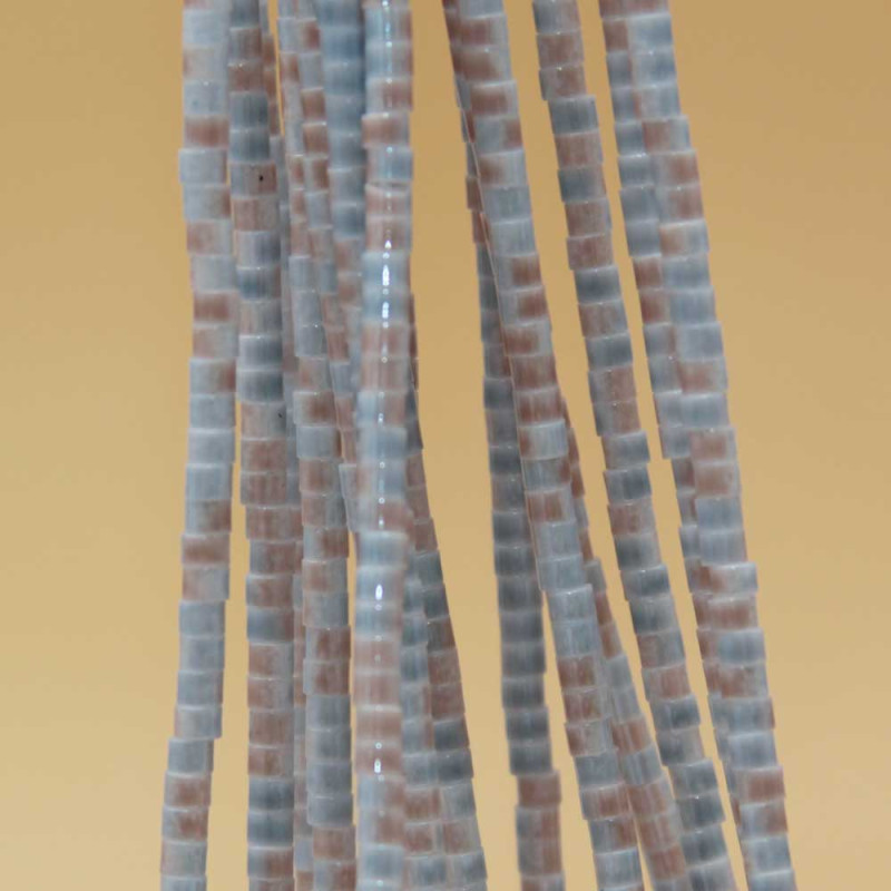 Perline in vetro tubicino 2.2x1.5 mm celeste chiaro rosa antico filo 40 cm (tub-vet-13) - pietreeminuterie.com