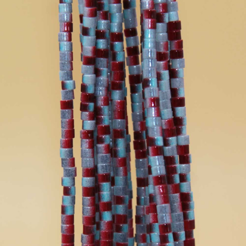 Perline in vetro tubicino 2.2x1.5 mm celesti rosse filo 40 cm (tub-vet-11) - pietreeminuterie.com