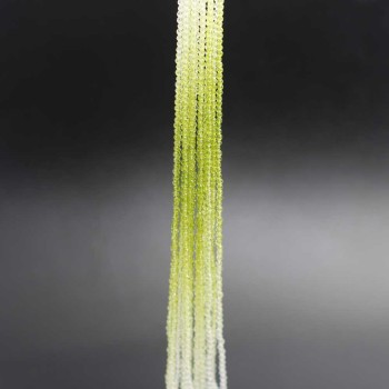 Zirconi colorati verdi e trasparenti tondi 2 mm sfac. filo 37 cm Zirconi colorati verdi e trasparenti tondi 2 mm sfac. filo 37 cm