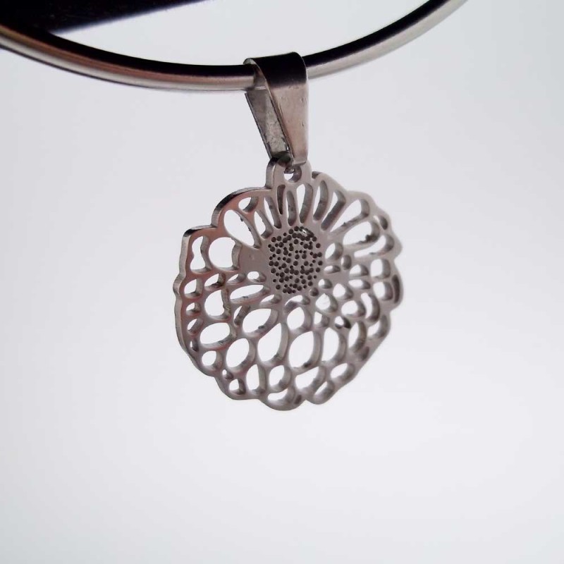 10 pezzi Charms acciaio fiore intagliato 19 mm (frr09) - pietreeminuterie.com