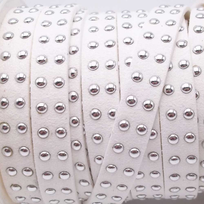 Laccetto in alcantara borchiato bianco 10 mm pacco 1 metro (zf031) - pietreeminuterie.com