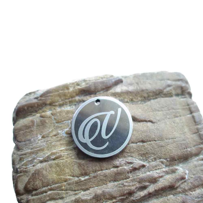 Charms lettera V tonda 18 mm 5 pezzi (CioV) - pietreeminuterie.com